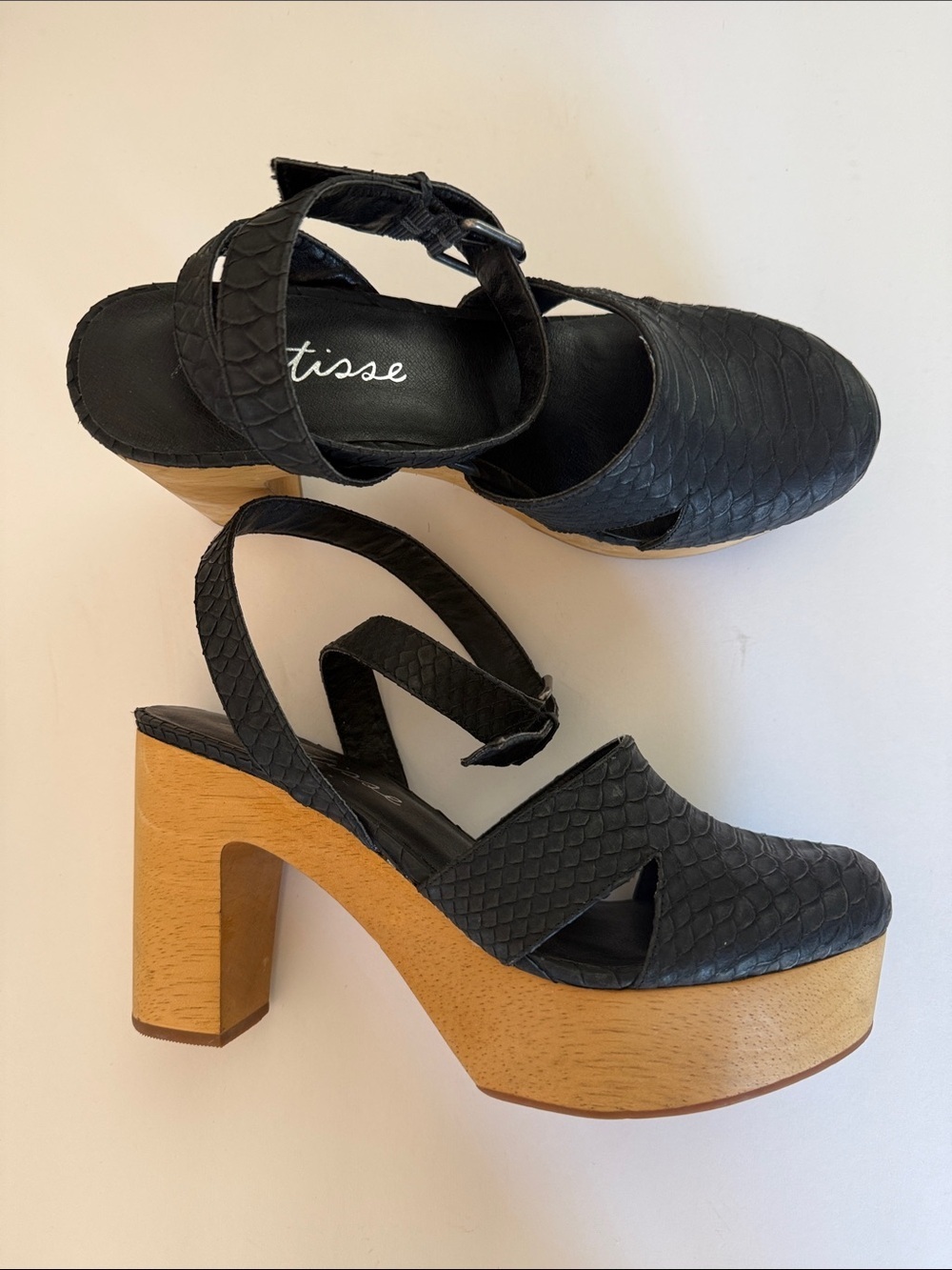Matisse sunset vegan clogs black wood womenโs 9